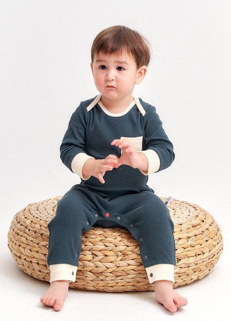 BABY Q彈配色長袖連身衣-深綠4