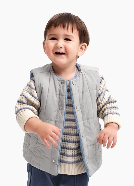 BABY壓紋雙面穿鋪棉背心-淺灰2