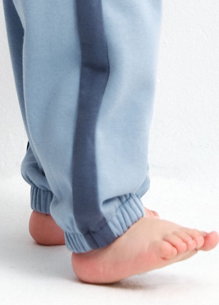 BABY撞色剪接束口褲-淺藍3