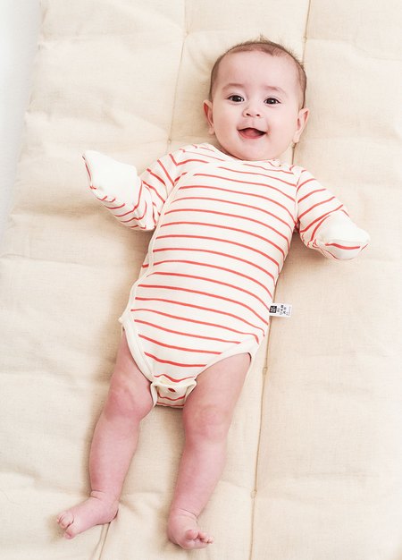 新生兒Q彈橫紋長袖包屁衣-粉橘1