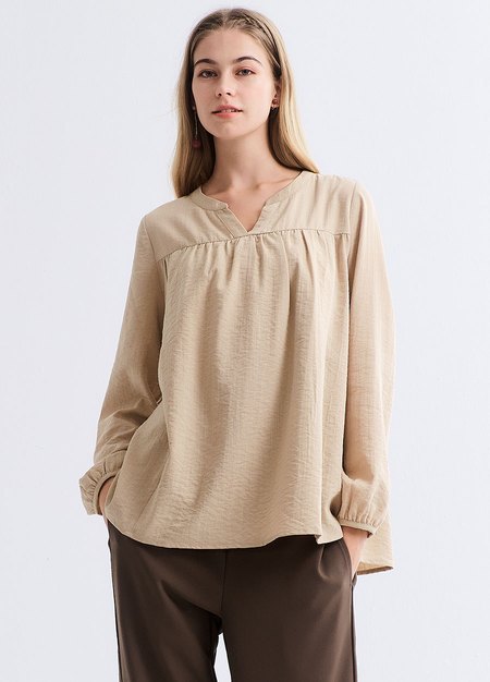 小V領細褶孕哺上衣-卡其1