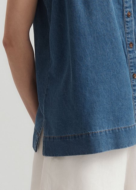 水洗牛仔無袖抽縐孕哺上衣-藍色4