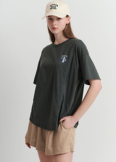 迪士尼黑魔女寬鬆孕哺上衣-深綠3