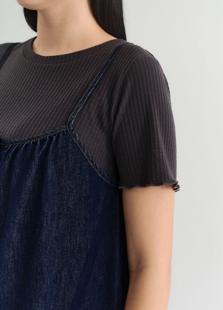 假兩件式牛仔細肩帶孕哺洋裝-深藍3