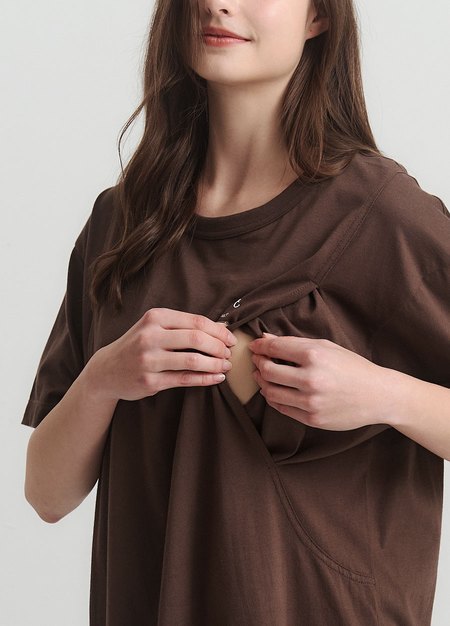 迪士尼奇奇&蒂蒂孕哺洋裝-深棕2